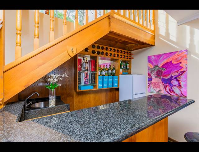 8 BEDROOM HOUSE FOR SALE IN COWIES HILL